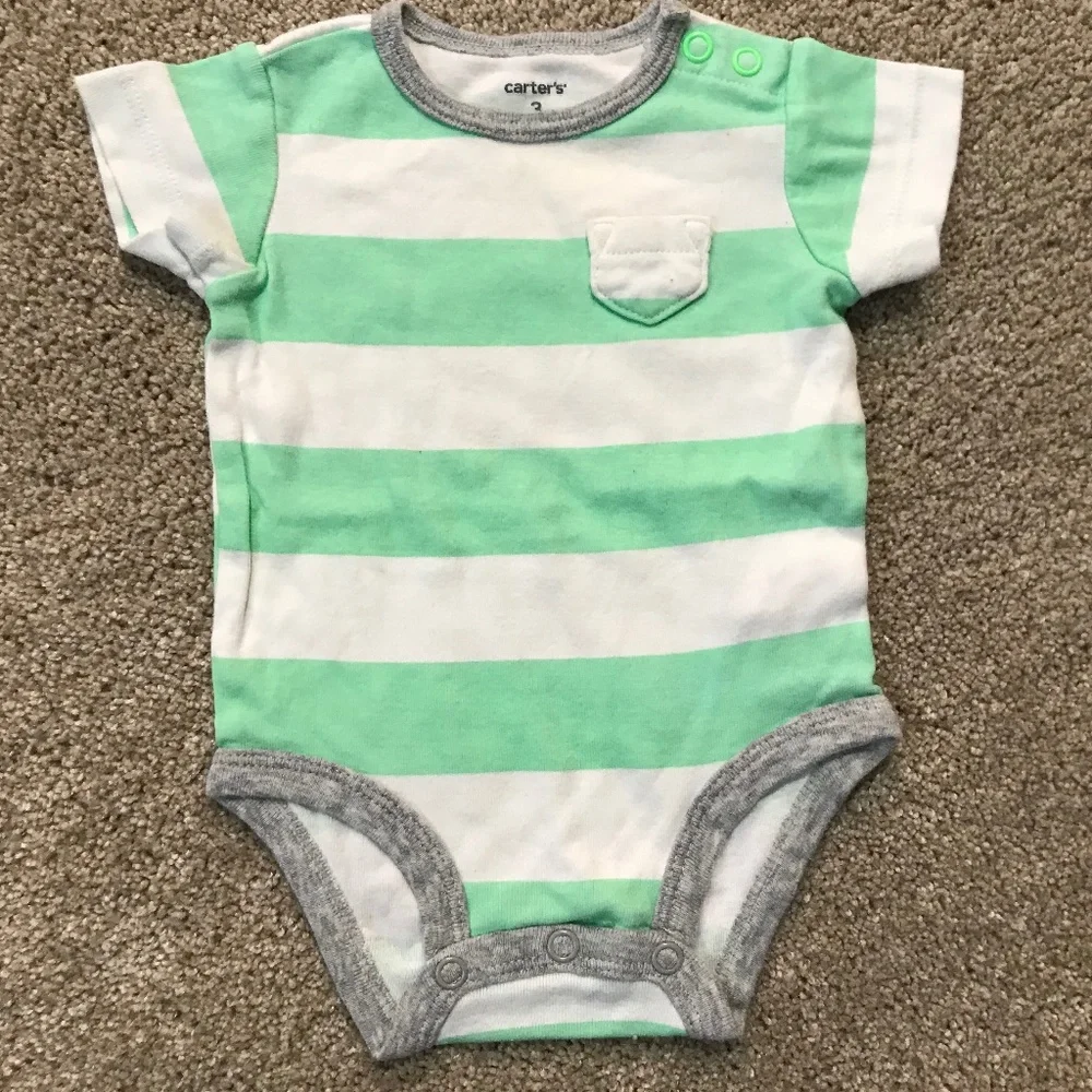 🍓5/$5!! Bundle of 2 Onesies